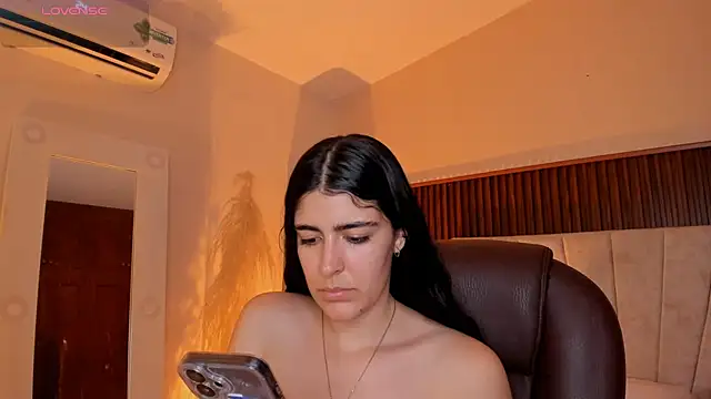 Snapshot of _Niah_ chatting on 01/15/26, 09:40 Niah online show from 01/15/26, 09:40