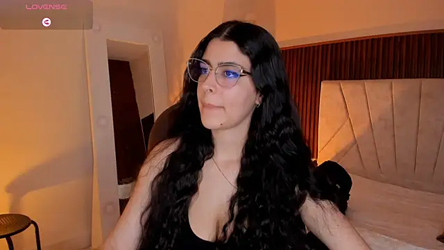 Snapshot of _Niah_ chatting on 02/05/26, 08:57 Niah online show from 02/05/26, 08:57