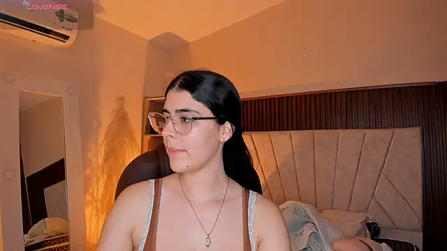 Snapshot of _Niah_ chatting on 02/17/26, 08:48 Niah online show from 02/17/26, 08:48