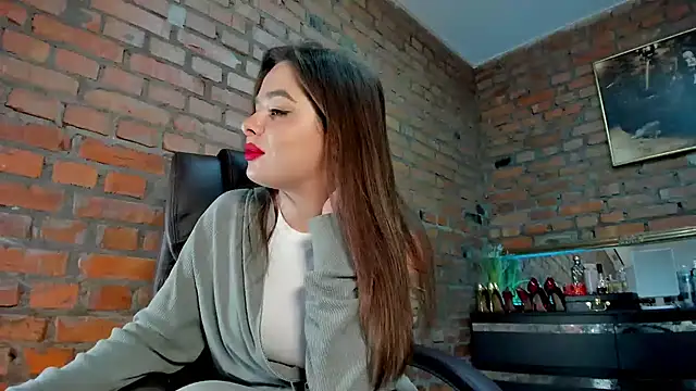 Snapshot of MistressMilana chatting on 06/01/26, 05:14 MistressMilana online show from 06/01/26, 05:14