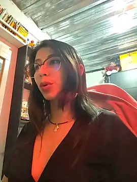 Snapshot of kateeen18 chatting on 12/15/25, 03:00 kateeen18 online show from 12/15/25, 03:00