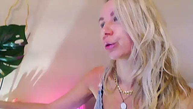 Snapshot of OLIVIA_CANDY chatting on 06/01/26, 05:09 OLIVIA CANDY online show from 06/01/26, 05:09