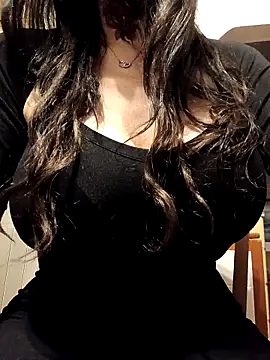 Snapshot of eva750 chatting on 12/16/25, 04:23 eva750 online show from 12/16/25, 04:23