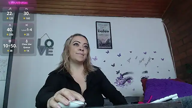 Snapshot of LIila28six chatting on 01/11/25, 07:49 LIila28six online show from 01/11/25, 07:49