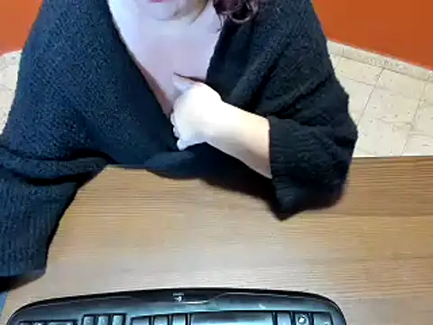 Snapshot of NikkiHolland chatting on 01/29/25, 08:18 NikkiHolland online show from 01/29/25, 08:18