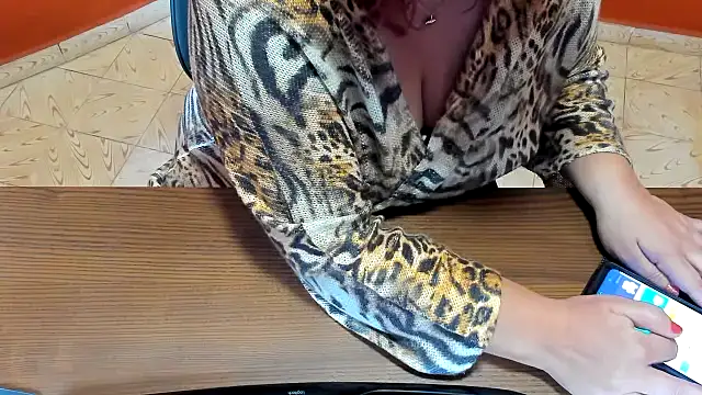 NikkiHolland online show from 11/11/25, 09:31