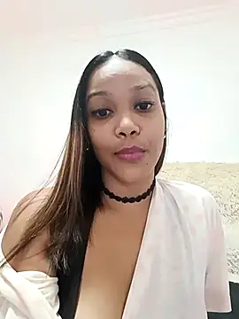 Snapshot of _MoniqueLovay_ chatting on 03/02/25, 06:19  MoniqueLovay  online show from 03/02/25, 06:19