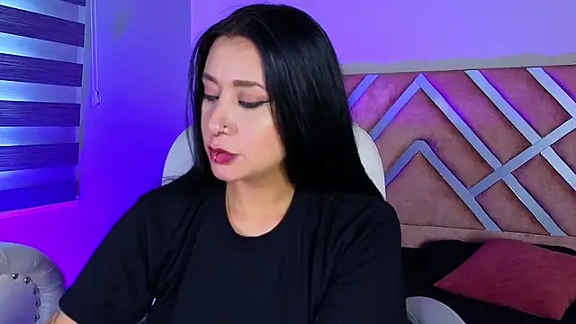 Snapshot of _kelly_hous36 chatting on 02/18/25, 06:58 kelly hous36 online show from 02/18/25, 06:58