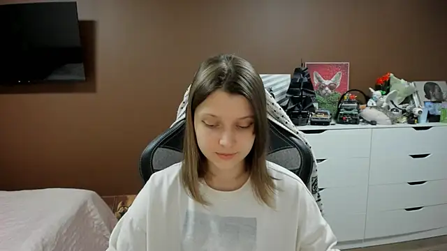 Snapshot of SoniNesti chatting on 04/25/26, 04:37 SoniNesti online show from 04/25/26, 04:37
