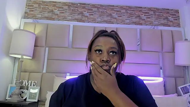 ShaniaBrownn online show from 09/20/25, 07:37