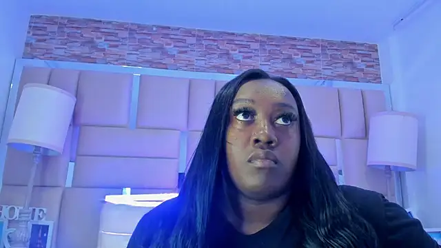 ShaniaBrownn online show from 11/19/25, 07:47