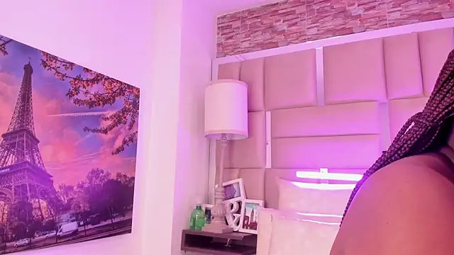 ShaniaBrownn online show from 04/28/26, 07:41