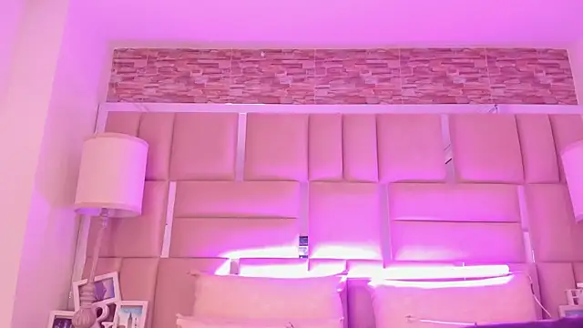 ShaniaBrownn online show from 05/12/26, 07:33