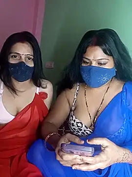 Snapshot of cutee__crazy chatting on 10/15/25, 05:46 cutee  crazy online show from 10/15/25, 05:46