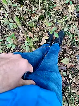 Snapshot of Boring_one chatting on 11/06/25, 01:45 Boring one online show from 11/06/25, 01:45