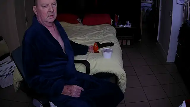 Snapshot of passifsoumis1963 chatting on 11/15/25, 07:49 passifsoumis1963 online show from 11/15/25, 07:49