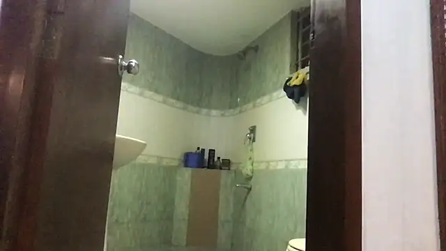 Snapshot of bangalidickolo chatting on 01/01/25, 01:48 bangalidickolo online show from 01/01/25, 01:48