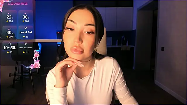 Snapshot of Sury_01 chatting on 11/05/25, 09:04 Sury 01 online show from 11/05/25, 09:04