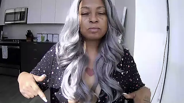 Snapshot of MSweetLindaParks chatting on 07/15/26, 12:54 MSweetLindaParks online show from 07/15/26, 12:54
