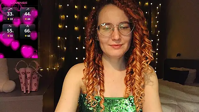 Snapshot of AgnesGraham chatting on 12/25/24, 01:10 AgnesGraham online show from 12/25/24, 01:10