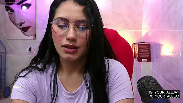 LauraRuiz1 online show from 05/15/26, 11:12