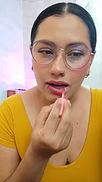 LauraRuiz1 online show from 05/29/26, 02:09