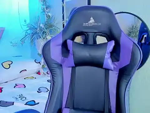 Snapshot of AnaPola chatting on 01/19/25, 06:53 AnaPola online show from 01/19/25, 06:53