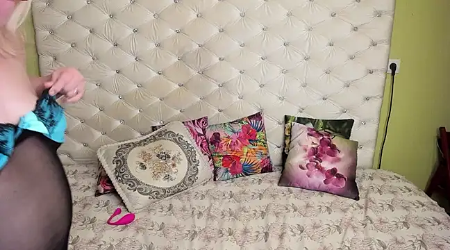 Snapshot of DoraMay chatting on 02/07/25, 10:41 DoraMay online show from 02/07/25, 10:41