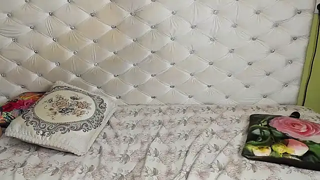 Snapshot of DoraMay chatting on 03/11/25, 01:37 DoraMay online show from 03/11/25, 01:37