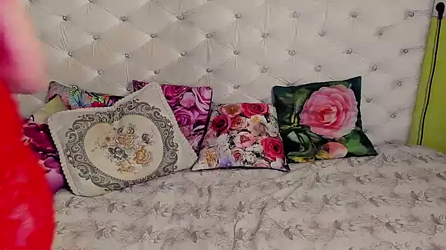 Snapshot of DoraMay chatting on 11/12/25, 07:46 DoraMay online show from 11/12/25, 07:46