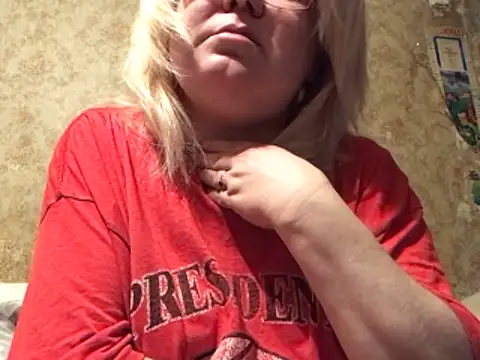 Snapshot of DoraMay chatting on 02/04/26, 08:47 DoraMay online show from 02/04/26, 08:47