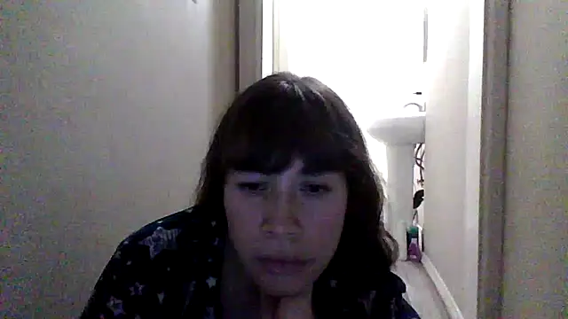 Snapshot of petitedoll29 chatting on 11/26/25, 01:50 petitedoll29 online show from 11/26/25, 01:50