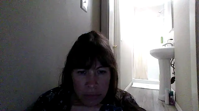 Snapshot of petitedoll29 chatting on 12/01/25, 01:21 petitedoll29 online show from 12/01/25, 01:21