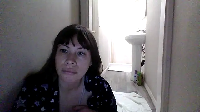 Snapshot of petitedoll29 chatting on 12/17/25, 09:21 petitedoll29 online show from 12/17/25, 09:21