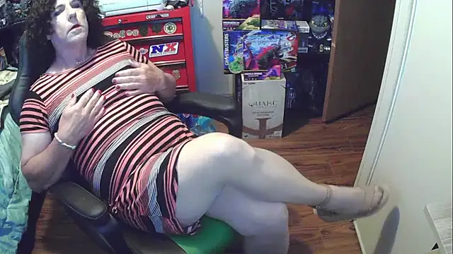 Snapshot of EricaPantyhose chatting on 09/22/25, 02:30 EricaPantyhose online show from 09/22/25, 02:30