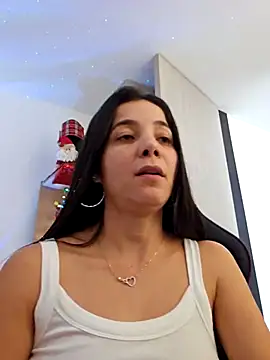 Snapshot of miaeyes chatting on 12/07/24, 04:47 miaeyes online show from 12/07/24, 04:47