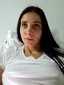 Snapshot of miaeyes chatting on 12/23/24, 01:40 miaeyes online show from 12/23/24, 01:40