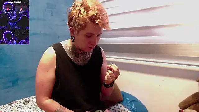 Marieblueeyes online show from 12/05/25, 04:25