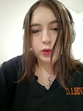 Yammy Yumi online show from 10/31/25, 04:13