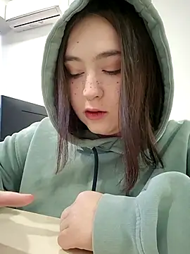 Yammy Yumi online show from 11/04/25, 04:11