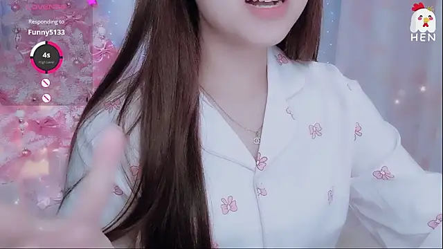 Snapshot of hen237 chatting on 12/18/25, 06:14 hen237 online show from 12/18/25, 06:14