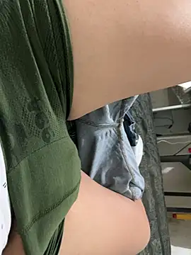 Snapshot of elvis0966 chatting on 02/01/25, 04:46 elvis0966 online show from 02/01/25, 04:46