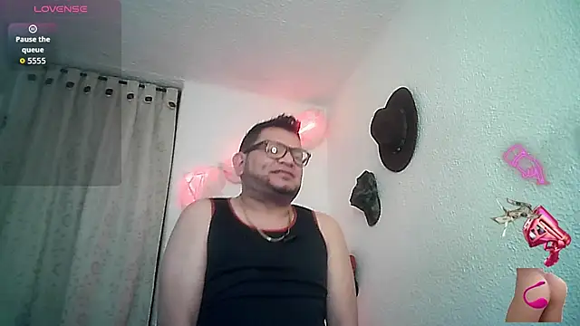 Snapshot of SexDiffrent chatting on 09/13/25, 09:03 SexDiffrent online show from 09/13/25, 09:03