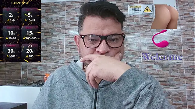 Snapshot of SexDiffrent chatting on 10/28/25, 04:31 SexDiffrent online show from 10/28/25, 04:31