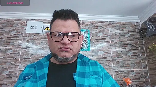 Snapshot of SexDiffrent chatting on 11/14/25, 03:55 SexDiffrent online show from 11/14/25, 03:55