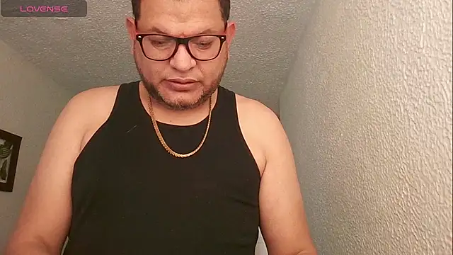 Snapshot of SexDiffrent chatting on 12/14/25, 02:44 SexDiffrent online show from 12/14/25, 02:44