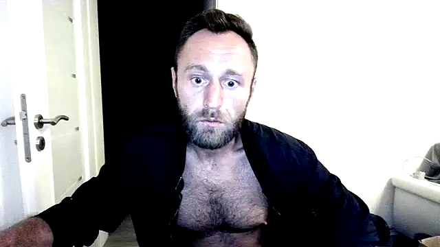 Snapshot of geilehure26 chatting on 09/16/25, 07:04 geilehure26 online show from 09/16/25, 07:04