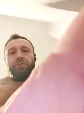 Snapshot of geilehure26 chatting on 11/03/25, 11:26 geilehure26 online show from 11/03/25, 11:26