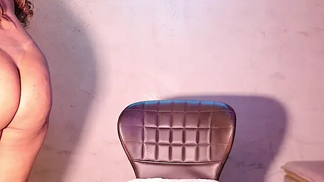 Snapshot of Morenahotcam chatting on 01/28/25, 04:29 Morenahotcam online show from 01/28/25, 04:29