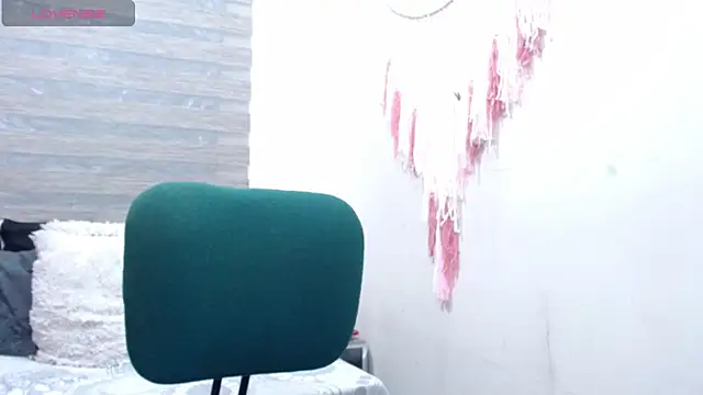 Snapshot of Tefanny_Arias chatting on 10/16/25, 12:33 Tefanny Arias online show from 10/16/25, 12:33